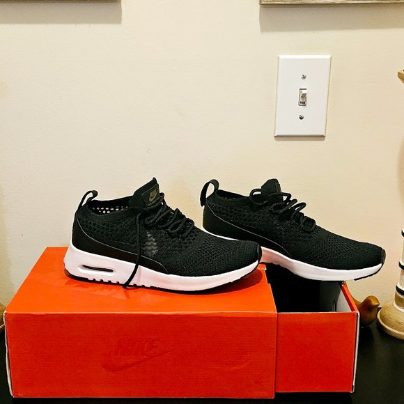 Nike Shoes - Nike/Sneakers